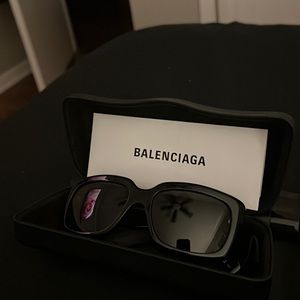 BALENCIAGA SUNGLASSES - NEW WITH CARD, CASE, & DUST BAG!